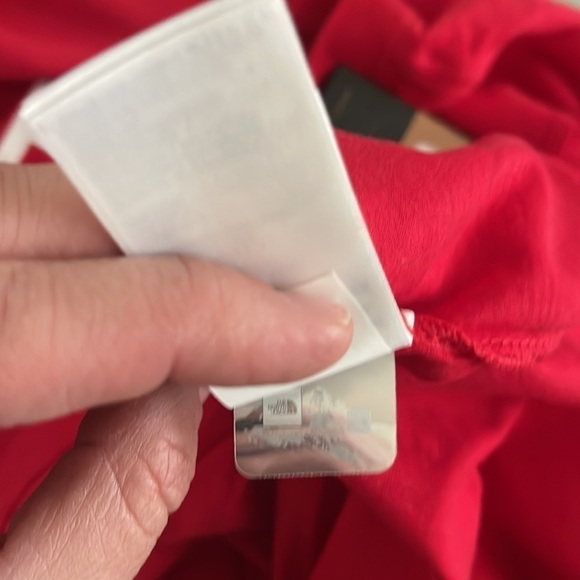 (NWT) The North Face Women’s Print Graphic Red Tee - Picture 15 of 16